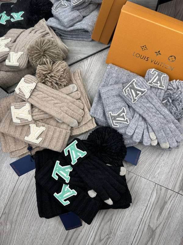LV Scarf Hat Gloves hm24